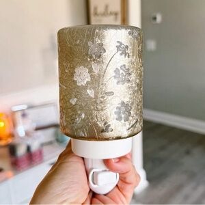 Scentsy SILVER STEM Mini Warmer wall plug-in NIB